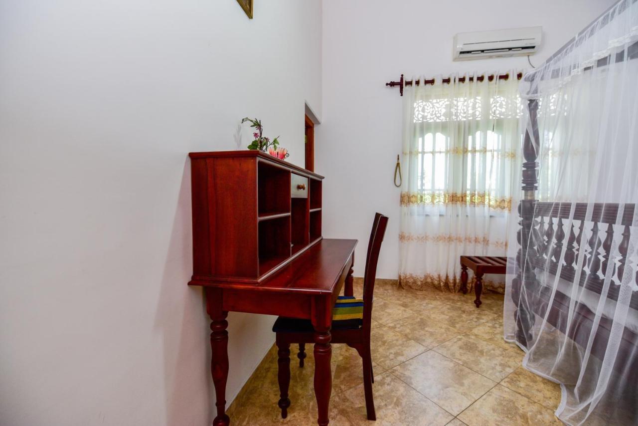 Simon'S Lodge Хикадува Екстериор снимка